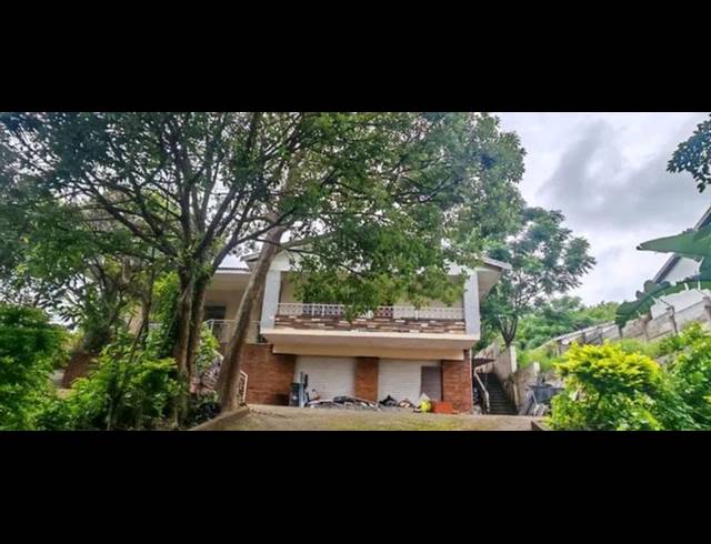 6 BEDROOM HOUSE FOR SALE IN CLARE HILLS